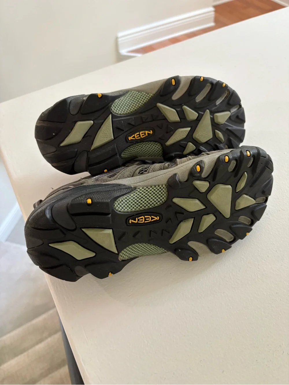 KEEN Voyageur men Hiking Shoes Size 8.5 Brown Blue Trail